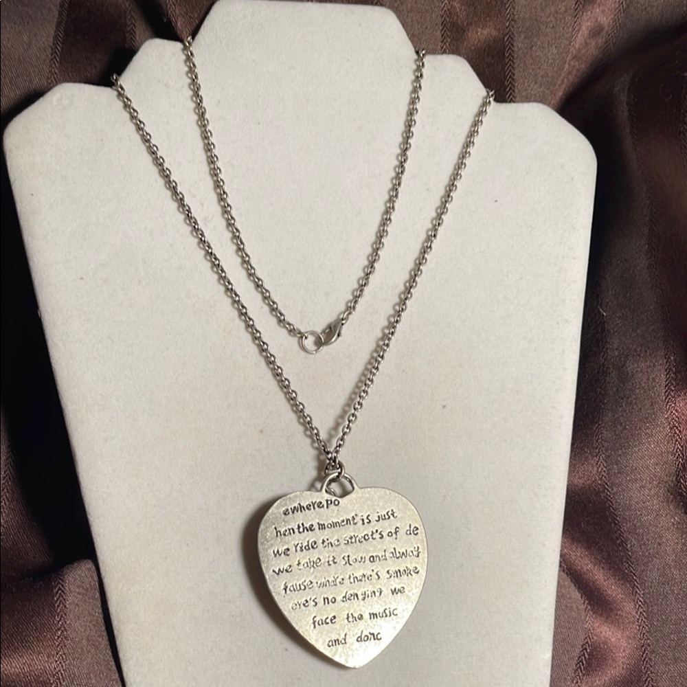 Elegant Silver Heart Pendant Necklace - Picture 2 of 5